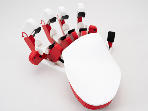 画像ギャラリー No.005のサムネイル画像 / 異形の片手用キーパッド「Azeron Cyborg」。慣れは必要だが手に馴染む形に変えられるカスタマイズ性の高さは魅力だ