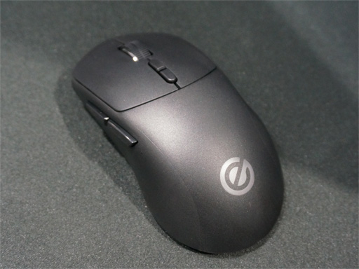 画像ギャラリー No.003のサムネイル画像 / ［TGS2022］エレコムがeスポーツ向け製品シリーズ「ELECOM GAMING V custom」を発表。軽量ワイヤレスマウスなどが登場