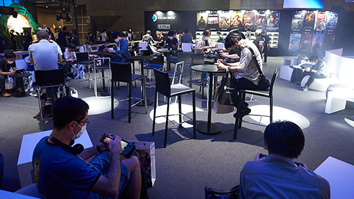 画像ギャラリー No.002のサムネイル画像 / ［TGS2022］ついに日本上陸した小型ゲーム機「Steam Deck」を先行体験。触ると欲しくなる立派なポータブルゲームマシンだ