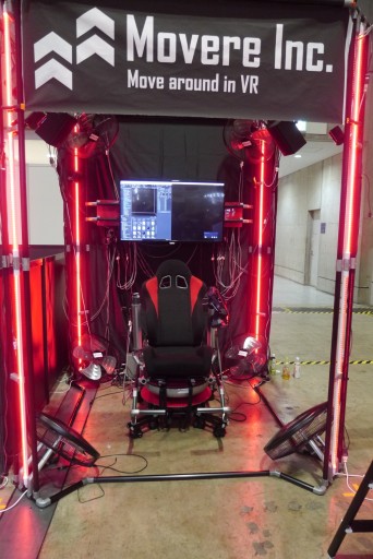 画像ギャラリー No.001のサムネイル画像 / ［TGS2022］Movereブースで見つけた，現実世界とVR空間で対戦するVRゲームをレポート。動くシートと風が，ヒヤリとする落下感を生み出す