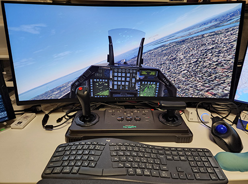 画像ギャラリー No.013のサムネイル画像 / 復活した「サイバースティック」を，あえてPCゲームで使ってみたら気分が上がるプレイはできるのか？（「買い物Surfer」第11回）