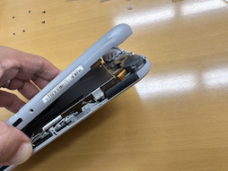 画像ギャラリー No.010のサムネイル画像 / Switch Liteのボディを透明にしたかったので,分解して交換してみた(「買い物Surfer」第14回)