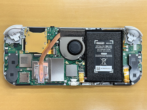 画像ギャラリー No.016のサムネイル画像 / Switch Liteのボディを透明にしたかったので,分解して交換してみた(「買い物Surfer」第14回)