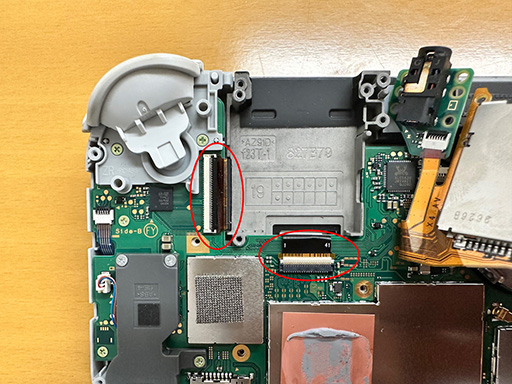 画像ギャラリー No.024のサムネイル画像 / Switch Liteのボディを透明にしたかったので，分解して交換してみた（「買い物Surfer」第14回）