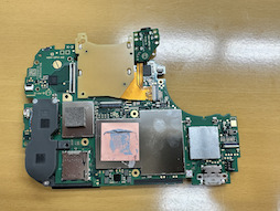 画像ギャラリー No.043のサムネイル画像 / Switch Liteのボディを透明にしたかったので，分解して交換してみた（「買い物Surfer」第14回）