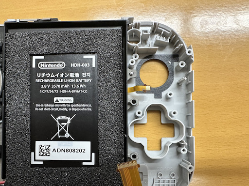 画像ギャラリー No.060のサムネイル画像 / Switch Liteのボディを透明にしたかったので，分解して交換してみた（「買い物Surfer」第14回）