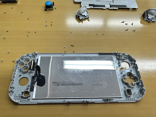 画像ギャラリー No.069のサムネイル画像 / Switch Liteのボディを透明にしたかったので，分解して交換してみた（「買い物Surfer」第14回）