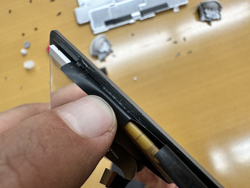 画像ギャラリー No.078のサムネイル画像 / Switch Liteのボディを透明にしたかったので，分解して交換してみた（「買い物Surfer」第14回）