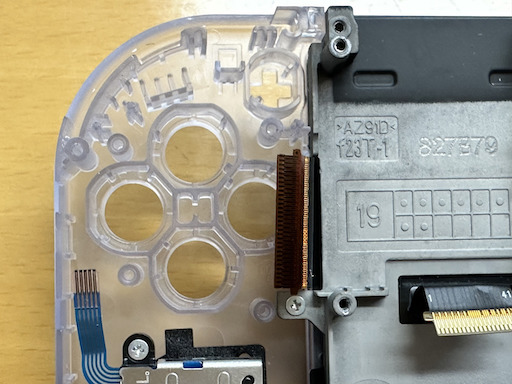 画像ギャラリー No.090のサムネイル画像 / Switch Liteのボディを透明にしたかったので，分解して交換してみた（「買い物Surfer」第14回）