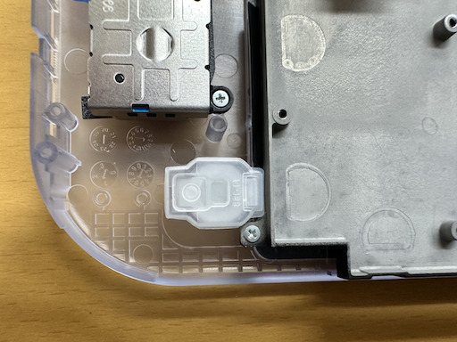 画像ギャラリー No.095のサムネイル画像 / Switch Liteのボディを透明にしたかったので，分解して交換してみた（「買い物Surfer」第14回）