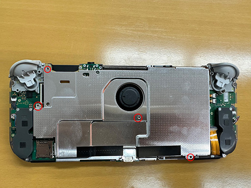 画像ギャラリー No.135のサムネイル画像 / Switch Liteのボディを透明にしたかったので，分解して交換してみた（「買い物Surfer」第14回）