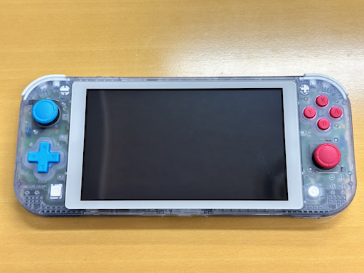 画像ギャラリー No.142のサムネイル画像 / Switch Liteのボディを透明にしたかったので,分解して交換してみた(「買い物Surfer」第14回)