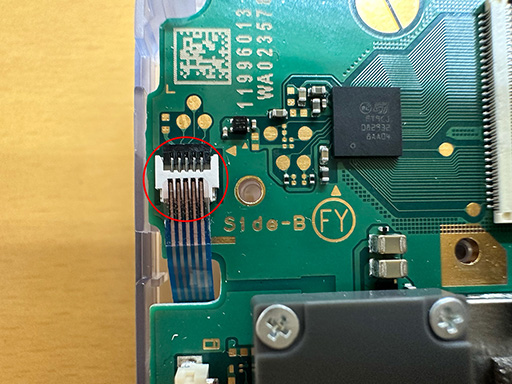 画像ギャラリー No.146のサムネイル画像 / Switch Liteのボディを透明にしたかったので，分解して交換してみた（「買い物Surfer」第14回）