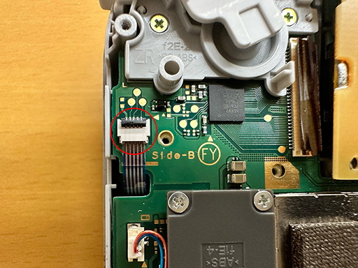 画像ギャラリー No.149のサムネイル画像 / Switch Liteのボディを透明にしたかったので，分解して交換してみた（「買い物Surfer」第14回）