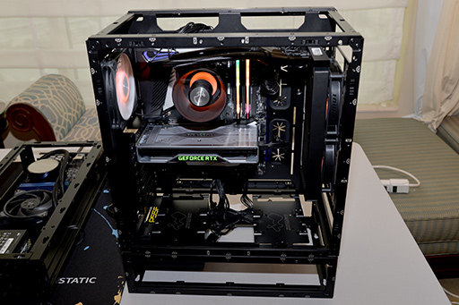 画像ギャラリー No.003のサムネイル画像 / 自作PCはPCケースも自分流で組み立てる時代に? InWinが5つのユニットで合体・変形できるPCケース「ModFree」を発表