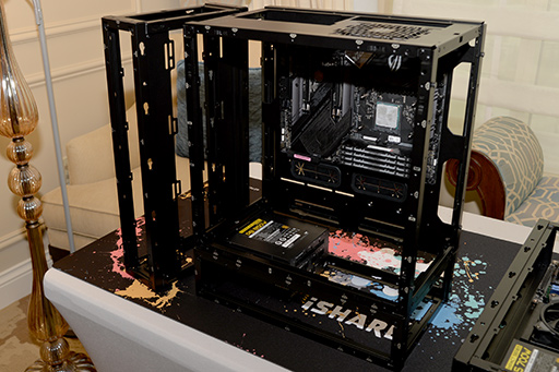 画像ギャラリー No.008のサムネイル画像 / 自作PCはPCケースも自分流で組み立てる時代に? InWinが5つのユニットで合体・変形できるPCケース「ModFree」を発表