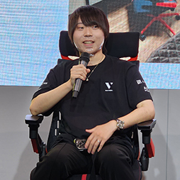 画像ギャラリー No.015のサムネイル画像 / オフィス家具のイトーキが本気で作ったeスポーツ向けチェア「Act Gaming」が発売。約15万円の椅子の座り心地は?