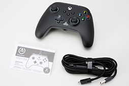 画像ギャラリー No.007のサムネイル画像 / 【PR】LED＆背面ボタン装備のPC＆Xbox用ゲームパッド「PowerA スペクトラ インフィニティ」は，8000円で買えるお買い得なゲームパッドだ