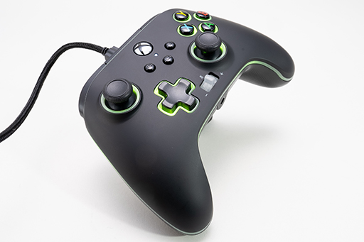 画像ギャラリー No.032のサムネイル画像 / 【PR】LED＆背面ボタン装備のPC＆Xbox用ゲームパッド「PowerA スペクトラ インフィニティ」は，8000円で買えるお買い得なゲームパッドだ