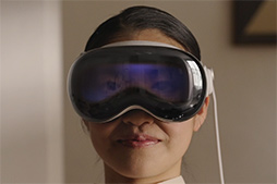 画像ギャラリー No.004のサムネイル画像 / AppleのXR HMD「Vision Pro」発表! 周囲を認識する「空間コンピューティング」を実現しつつ,Apple Arcadeのゲームもプレイできる