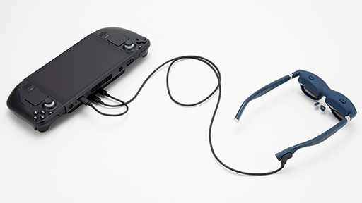 画像ギャラリー No.023のサムネイル画像 / ゲーマーに向けたサングラス型ディスプレイ「VITURE One」を試す。携帯型ゲームPCとの組み合わせはベストマッチだ