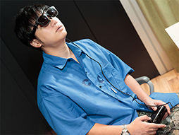 画像ギャラリー No.014のサムネイル画像 / 「XREAL Air」を使いこなすeスポーツキャスター 田口尚平氏にその魅力を聞く。ゲームが日常に溶け込むデバイスだ【PR】