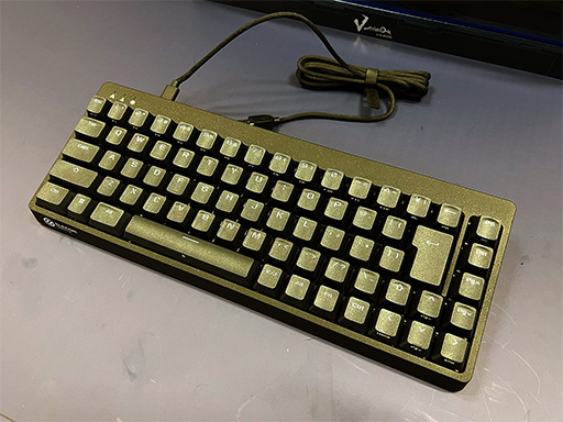 画像ギャラリー No.001のサムネイル画像 / 磁気式キースイッチ採用で65%サイズのゲーマー向けキーボードがエレコムから登場