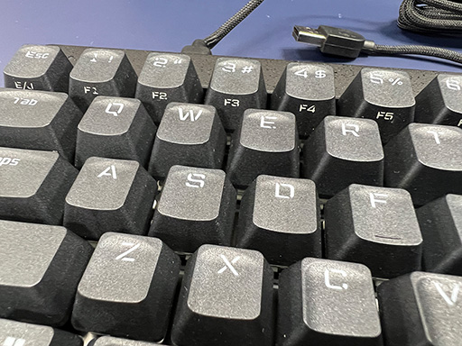 画像ギャラリー No.008のサムネイル画像 / 磁気式キースイッチ採用で65%サイズのゲーマー向けキーボードがエレコムから登場