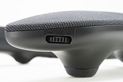 画像ギャラリー No.016のサムネイル画像 / パナソニックのネックバンド型ワイヤレススピーカー「SC-GNW10」は,身に付けるサラウンドスピーカーという新しい選択肢だ【PR】