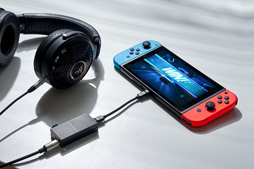 画像ギャラリー No.003のサムネイル画像 / ゲーム機でも使える高級USB DAC「AK HB1」が11月25日発売。Bluetooth&バッテリー内蔵で持ち歩いても使える