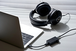 画像ギャラリー No.017のサムネイル画像 / PCやゲーム機,スマートフォンを1台で高音質にできるUSB DAC「AK HB1」。ゲームサウンドの高音質化にも役立つ逸品だ【PR】