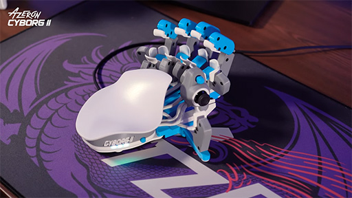 画像ギャラリー No.002のサムネイル画像 / 異形の片手用キーパッドの改良版「Azeron Cyborg II」が登場。ホールセンサー式スティックと新型スイッチ採用で耐久性向上
