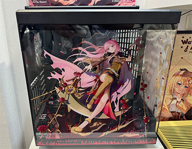 画像ギャラリー No.002のサムネイル画像 / 「崩壊3rd」「崩壊：スターレイル」コラボデザインのHYTE製ピラーレスPCケースが展示中。松雀＆銀狼推しは注目だ［TGS2024］