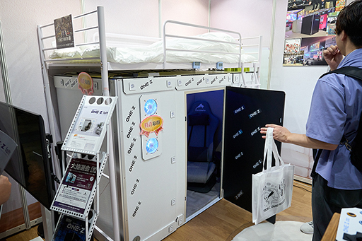 画像ギャラリー No.003のサムネイル画像 / ロフトベッドを備えた簡易防音室が川上産業ブースに登場。年齢制限が必要な展示スペース向けの提案も［TGS2024］