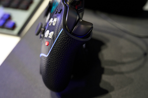 画像ギャラリー No.013のサムネイル画像 / 瑞起がゲーマー向け製品ブランド「EVOTOP」を立ち上げ。その先兵はあまりにド変態なゲームパッドだった［TGS2024］
