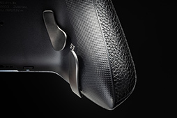 画像ギャラリー No.004のサムネイル画像 / TGS 2024で話題を呼んだ小型ディスプレイ付きゲームパッド「EVOTOP」の新情報が公開に。ボディ素材にアラミド繊維を使用する
