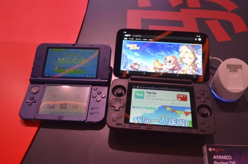 画像ギャラリー No.003のサムネイル画像 / AYANEOの新型，変形ギミック搭載機など，Snapdragonブースで見つけた携帯ゲーム機型Androidデバイス［CJ2025］