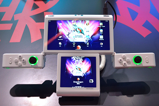 画像ギャラリー No.011のサムネイル画像 / AYANEOの新型，変形ギミック搭載機など，Snapdragonブースで見つけた携帯ゲーム機型Androidデバイス［CJ2025］