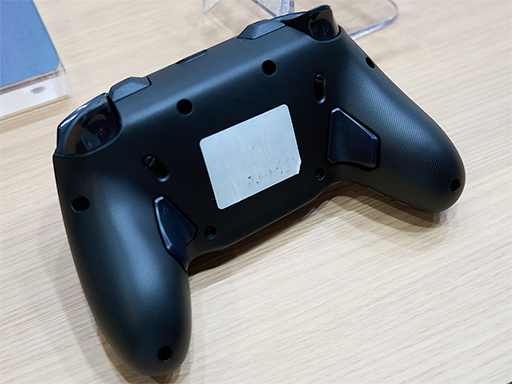 画像ギャラリー No.003のサムネイル画像 / 豊富な拡張ボタンを備えたPC向けゲームパッド「GENESIS」がAndGAMERブースで展示。今後発売予定の有機ELディスプレイも［TGS2025］