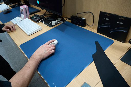 画像ギャラリー No.008のサムネイル画像 / 豊富な拡張ボタンを備えたPC向けゲームパッド「GENESIS」がAndGAMERブースで展示。今後発売予定の有機ELディスプレイも［TGS2025］