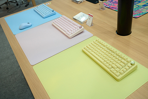 画像ギャラリー No.009のサムネイル画像 / 豊富な拡張ボタンを備えたPC向けゲームパッド「GENESIS」がAndGAMERブースで展示。今後発売予定の有機ELディスプレイも［TGS2025］