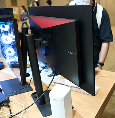 画像ギャラリー No.011のサムネイル画像 / 豊富な拡張ボタンを備えたPC向けゲームパッド「GENESIS」がAndGAMERブースで展示。今後発売予定の有機ELディスプレイも［TGS2025］