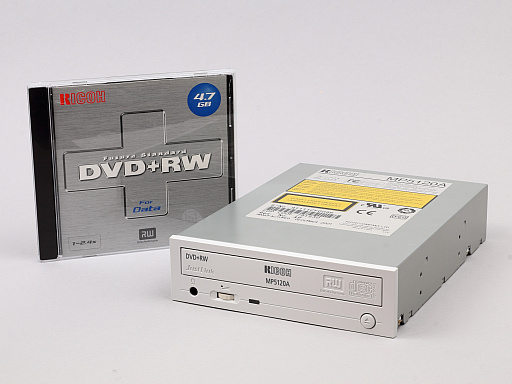 画像ギャラリー No.005のサムネイル画像 / Blu-ray Discは,前世代のDVDより先に姿を消してしまうのか? 時代に翻弄されたその歩みを,光ディスクの歴史とあわせて振り返る
