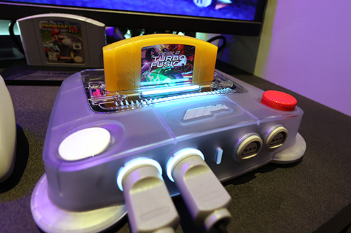 画像ギャラリー No.002のサムネイル画像 / AMD製FPGAで作ったNINTENDO64互換機「ModRetro M64」が2026年7月に海外で発売。その実機を見てきた