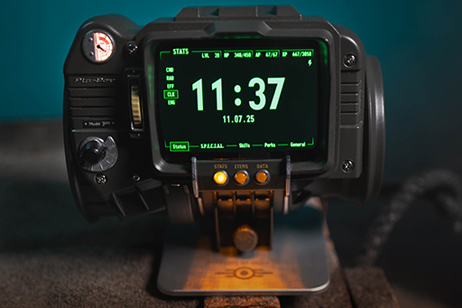 画像ギャラリー No.004のサムネイル画像 / 「Fallout」でおなじみの腕輪型情報端末を1/1で再現した「Pip-Boy 3000 レプリカ」が6月19日発売
