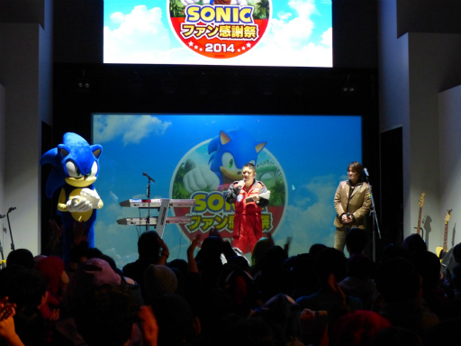 画像ギャラリー No.002のサムネイル画像 / シリーズ最新作「Sonic Runners」が発表された「ソニック ファン感謝祭 2014」レポート。サウンドスタッフによるライブでは200名以上のファンが熱狂