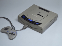 本日発売30周年を迎えたセガサターンの輝きを「バーチャファイター」シリーズで振り返る。PSとの次世代ゲーム機戦争を支えた元祖3D格闘ゲーム