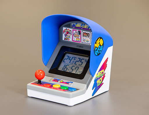 画像ギャラリー No.001のサムネイル画像 / 「NEOGEO」のアーケード筐体を約7分の1サイズで再現したタニタ製デジタル温湿度計,商品化を目指すクラウドファンディングを3月25日に開始