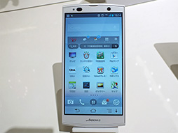 画像ギャラリー No.021のサムネイル画像 / ソフトバンクの夏スマホ,AQUOS PHONE Xx 206SHとARROWS A 202Fをじっくり触ってきた。ハイエンドモデル2機種の実力はいかに?