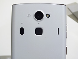 画像ギャラリー No.025のサムネイル画像 / ソフトバンクの夏スマホ,AQUOS PHONE Xx 206SHとARROWS A 202Fをじっくり触ってきた。ハイエンドモデル2機種の実力はいかに?